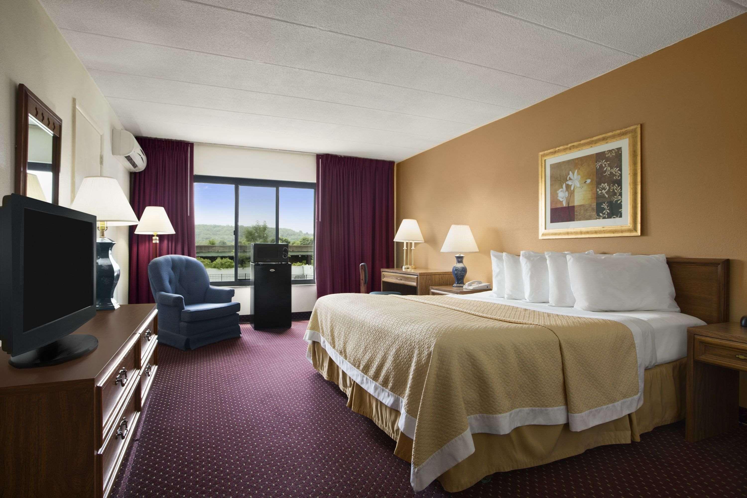 Ramadaby Wyndham Pittsburgh-New Stanton Exterior foto