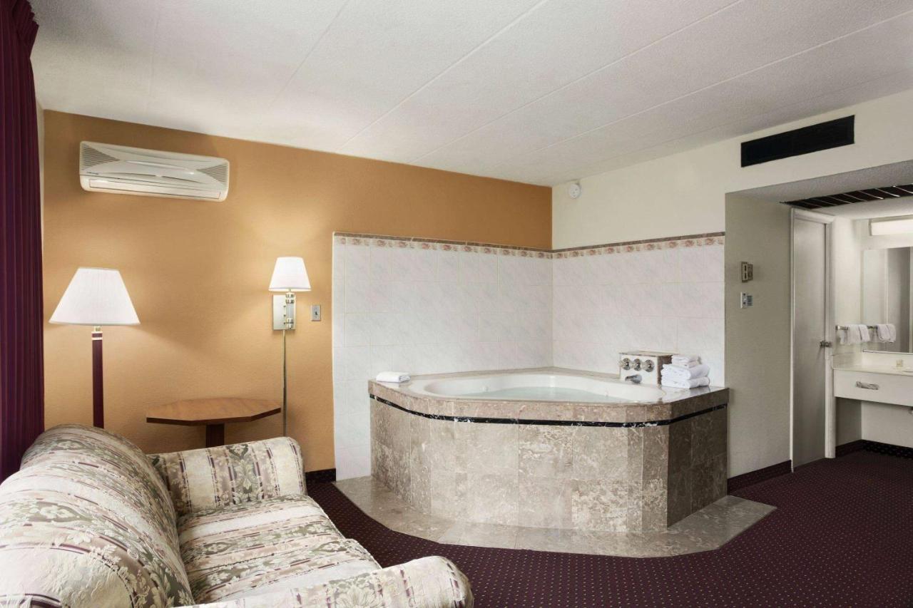 Ramadaby Wyndham Pittsburgh-New Stanton Exterior foto