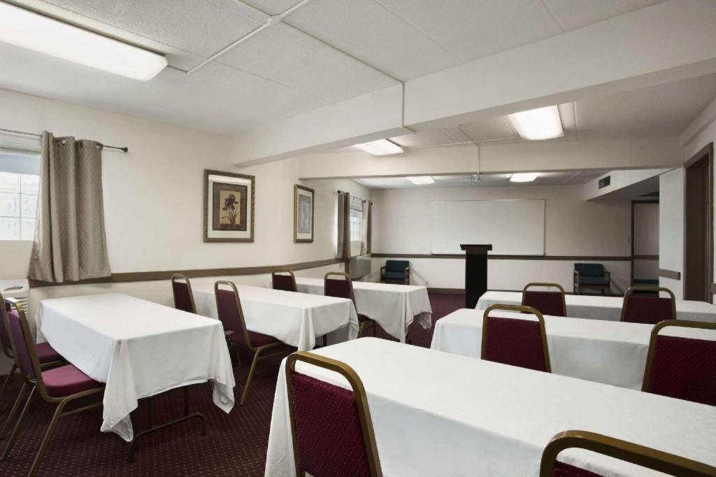 Ramadaby Wyndham Pittsburgh-New Stanton Exterior foto
