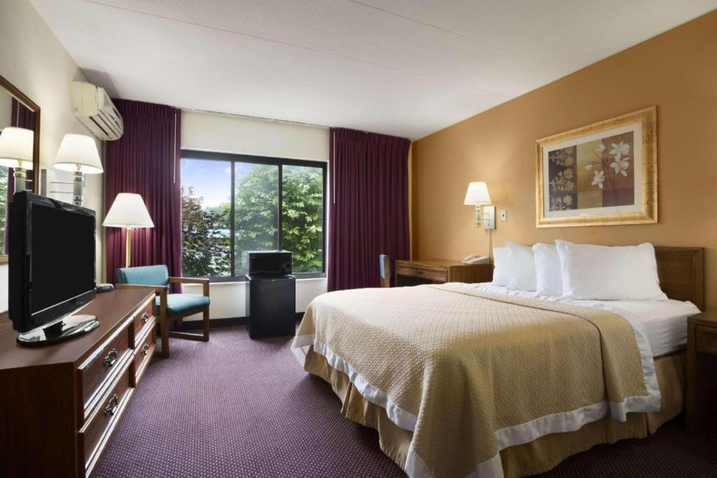 Ramadaby Wyndham Pittsburgh-New Stanton Exterior foto