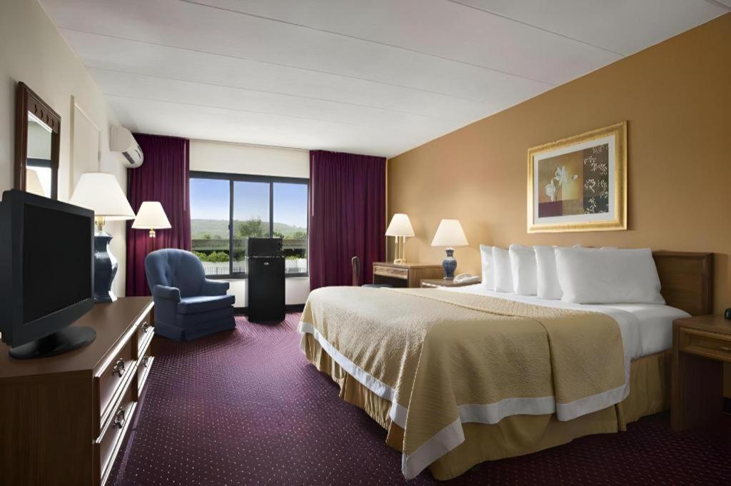 Ramadaby Wyndham Pittsburgh-New Stanton Exterior foto