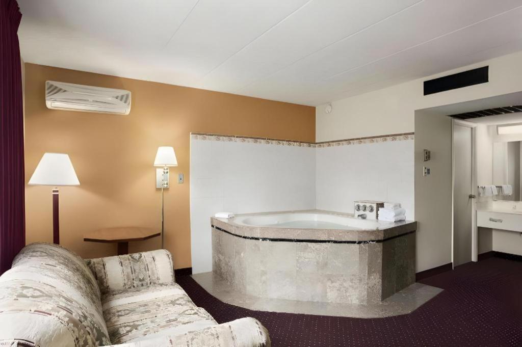 Ramadaby Wyndham Pittsburgh-New Stanton Exterior foto