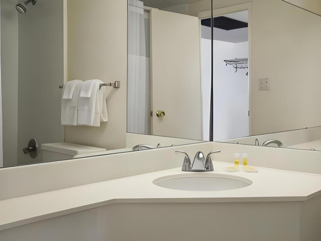 Ramadaby Wyndham Pittsburgh-New Stanton Exterior foto